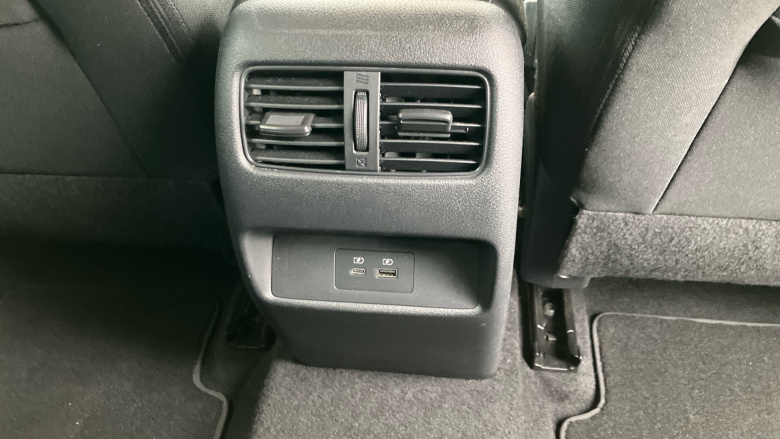 Nissan Qashqai 1.3 DiG-T MH N-Connecta 5dr Petrol Hatchback